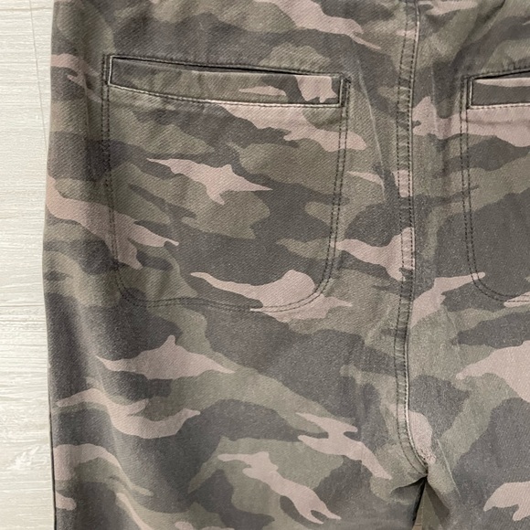 * | Athleta | Camo Farallon Jogger Drawstring Pants. Size 4. - Picture 10 of 14